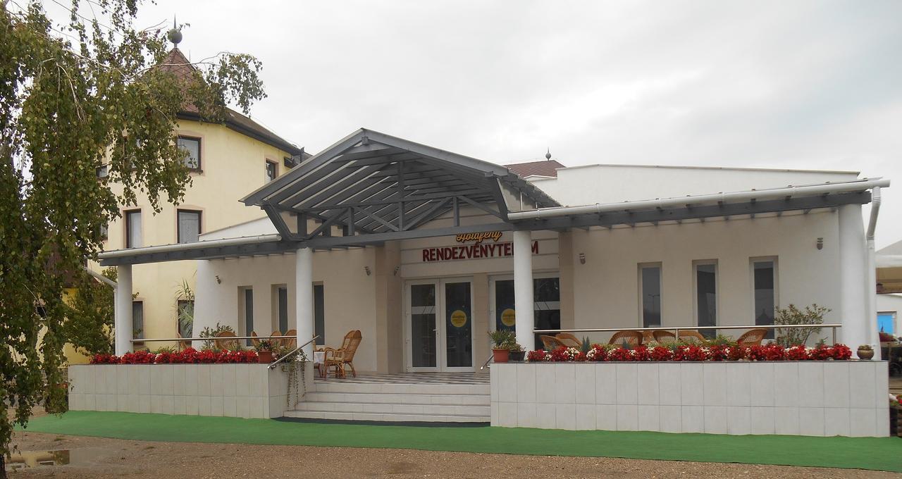 Holdfény Hotel Forro Esterno foto